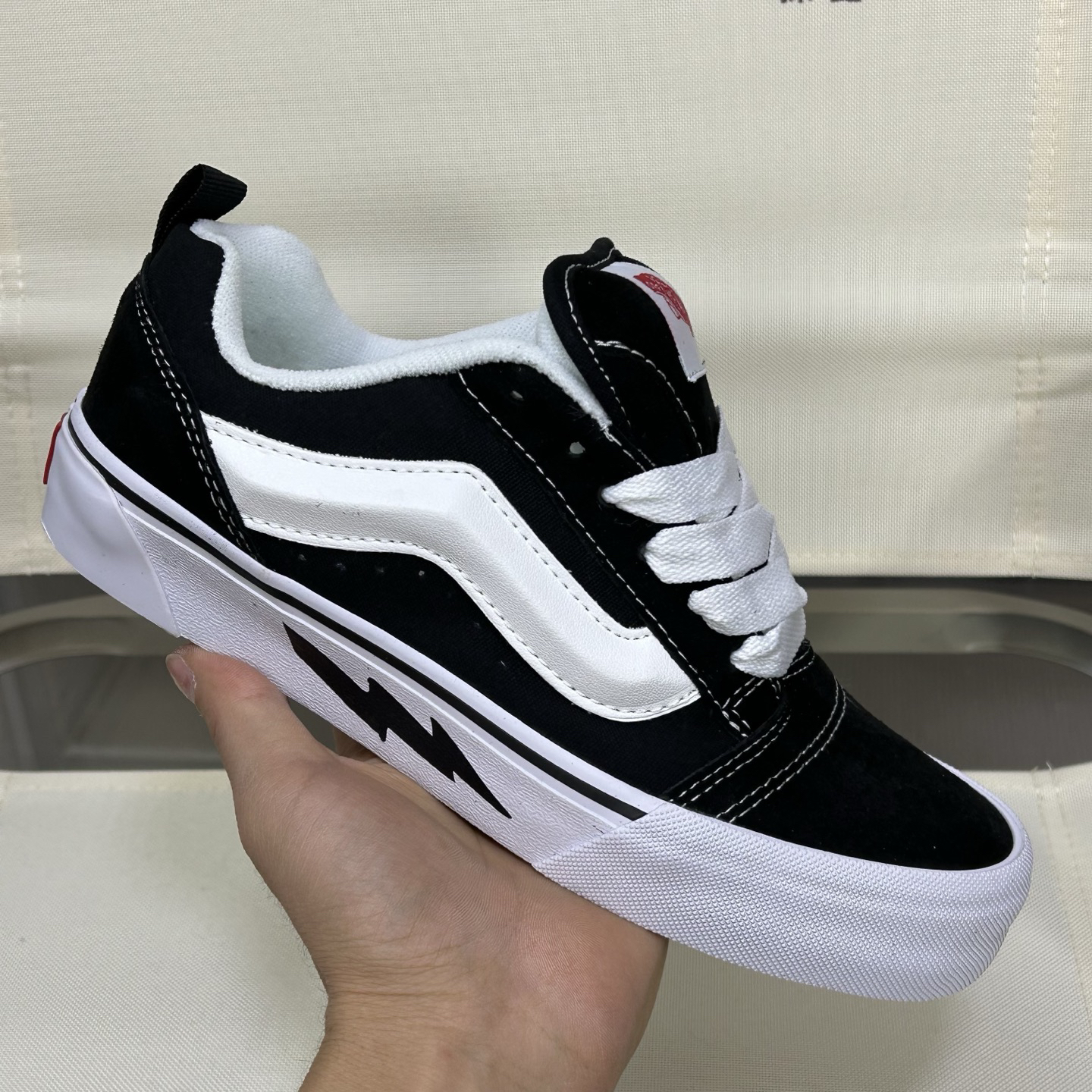 Vans Knu Skool Low Skate Sneakers Black/White