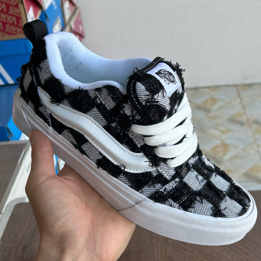 Vans Knu Skool Low Skate Shoes Black/White