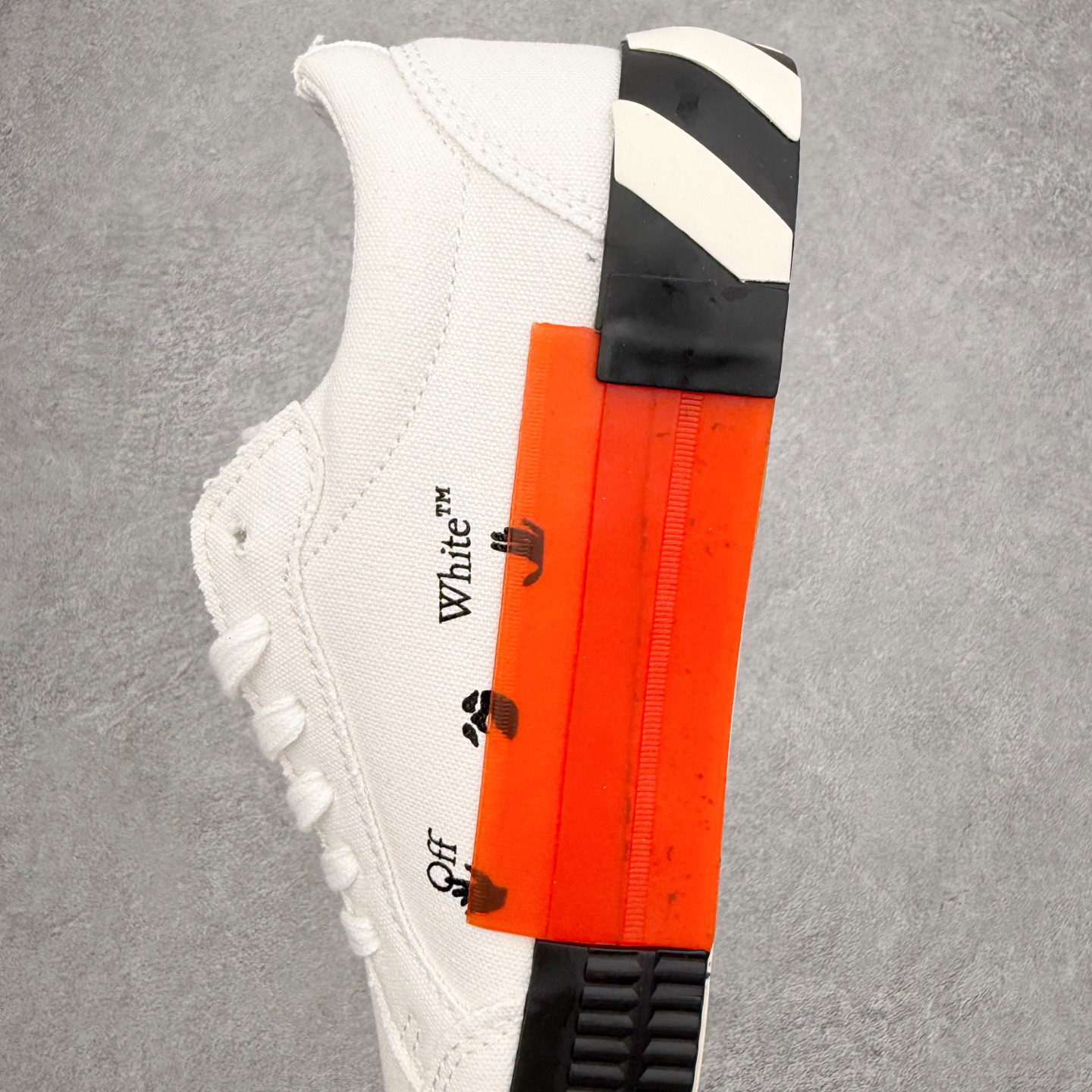 Off-White Low-Top Sneakers White