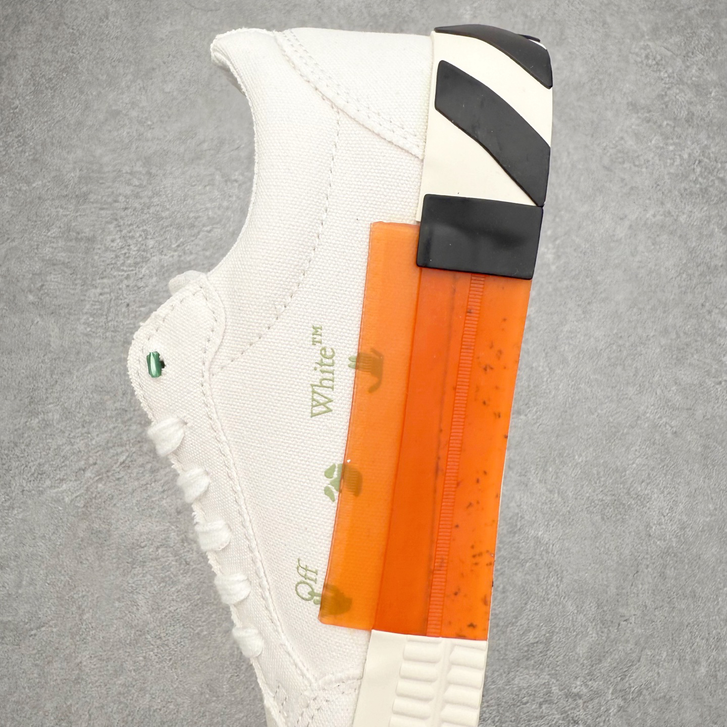 Off-White Low-Top Sneakers White