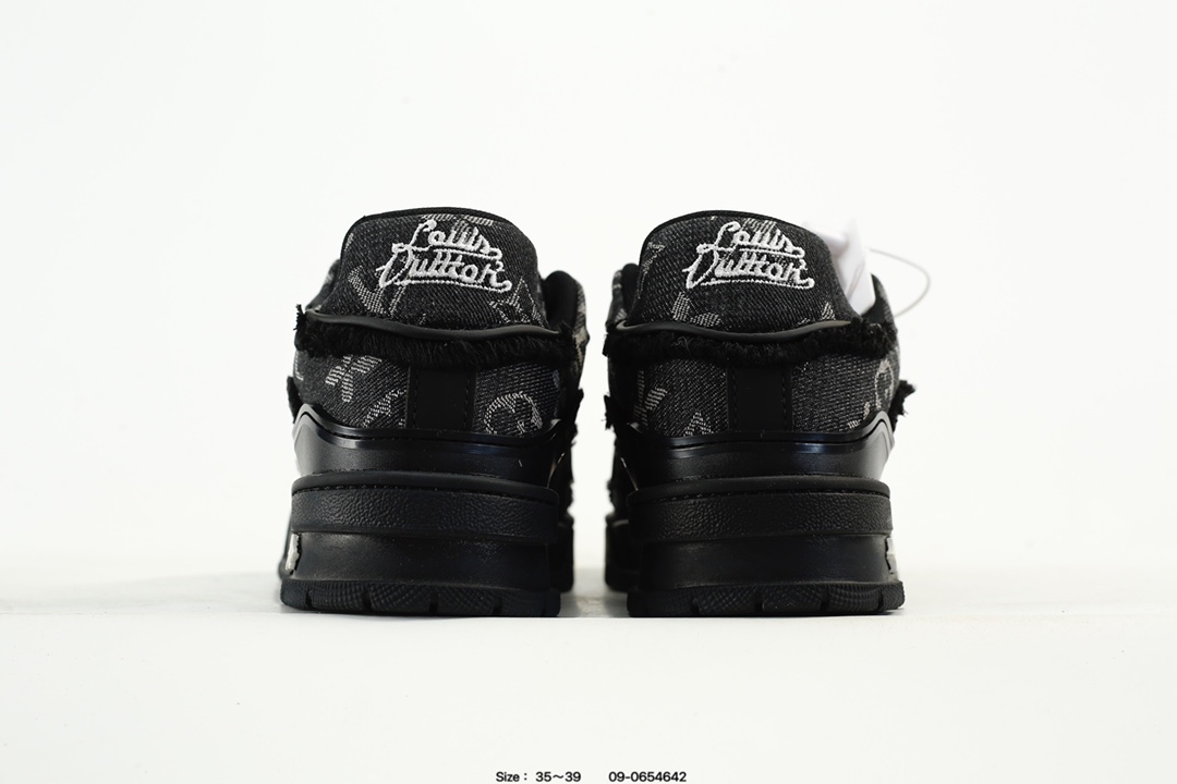 Louis Vuitton Trainer Low Sneakers Black