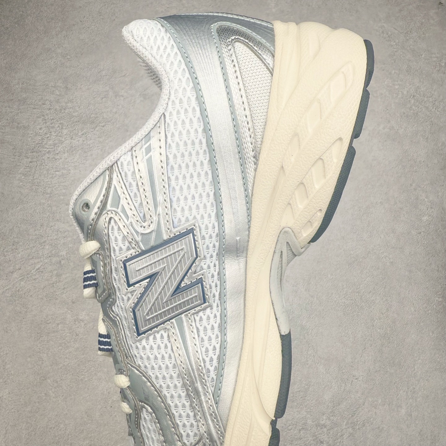 New Balance MR740 Retro Runners Grey