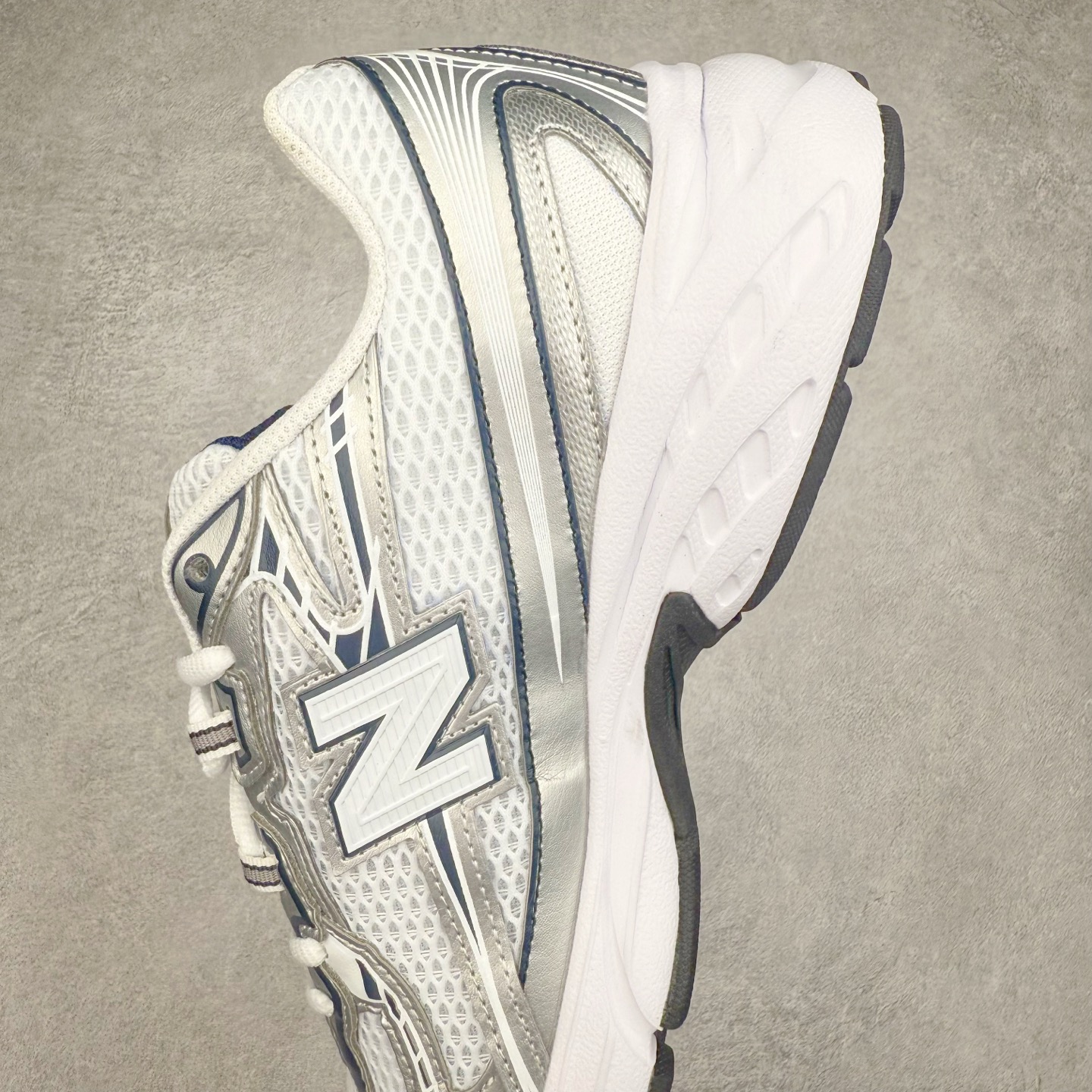 New Balance MR740 Dad Sneakers White/Silver