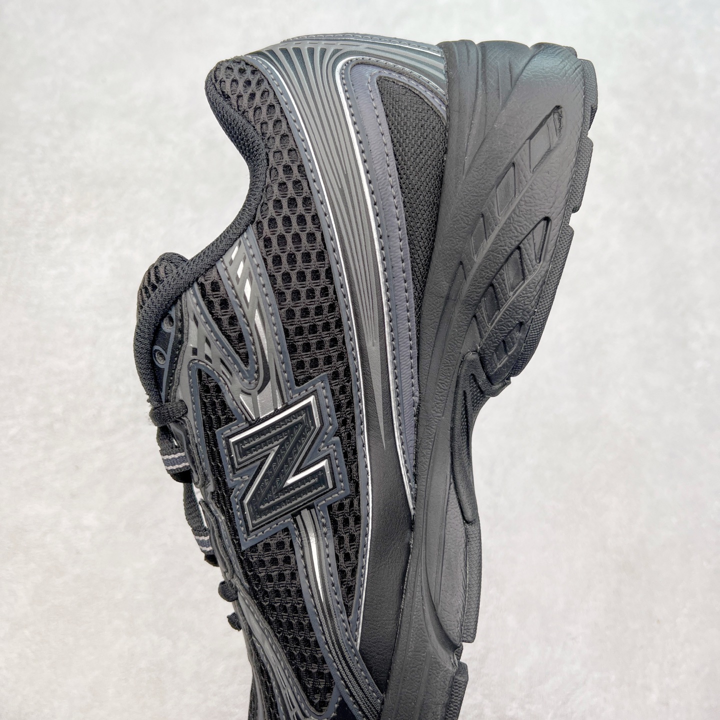 New Balance MR740 Retro Runners Black