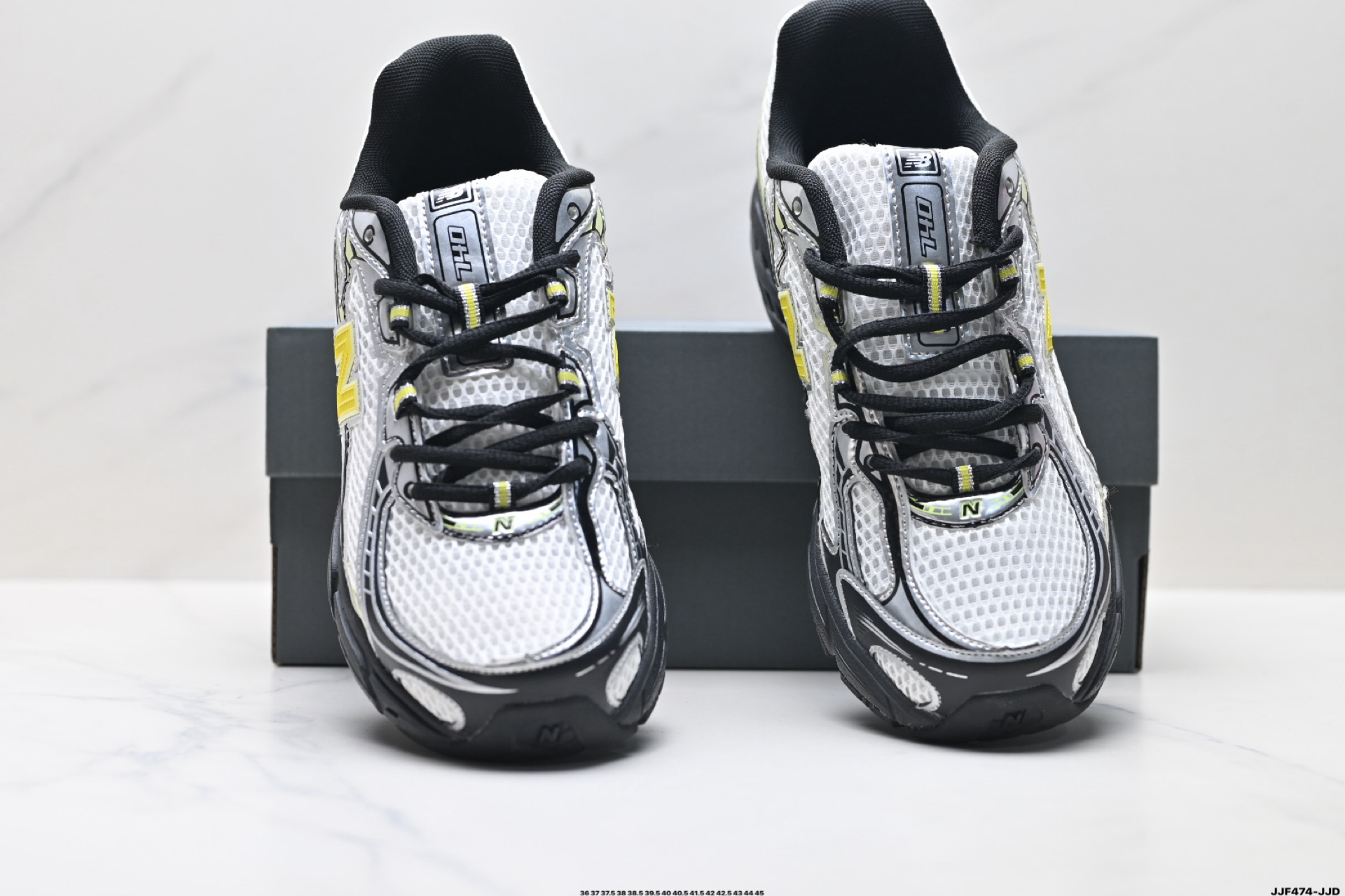 New Balance 740 Retro Runner Silver