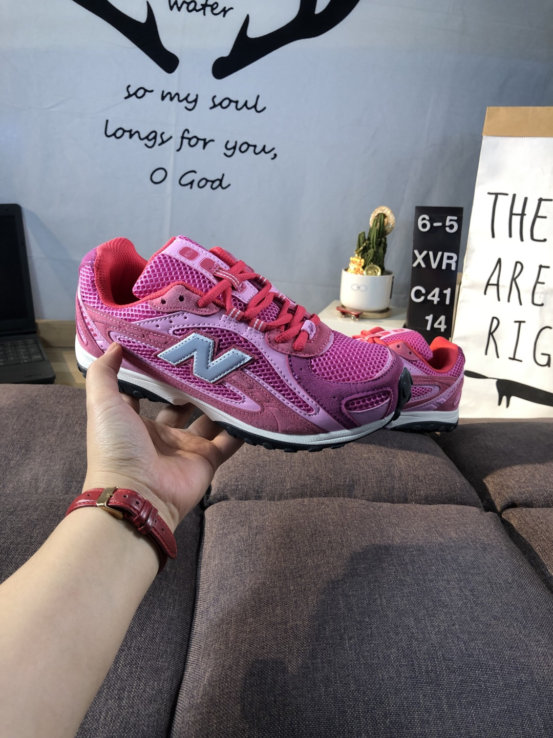New Balance 204 Retro Runner Pink