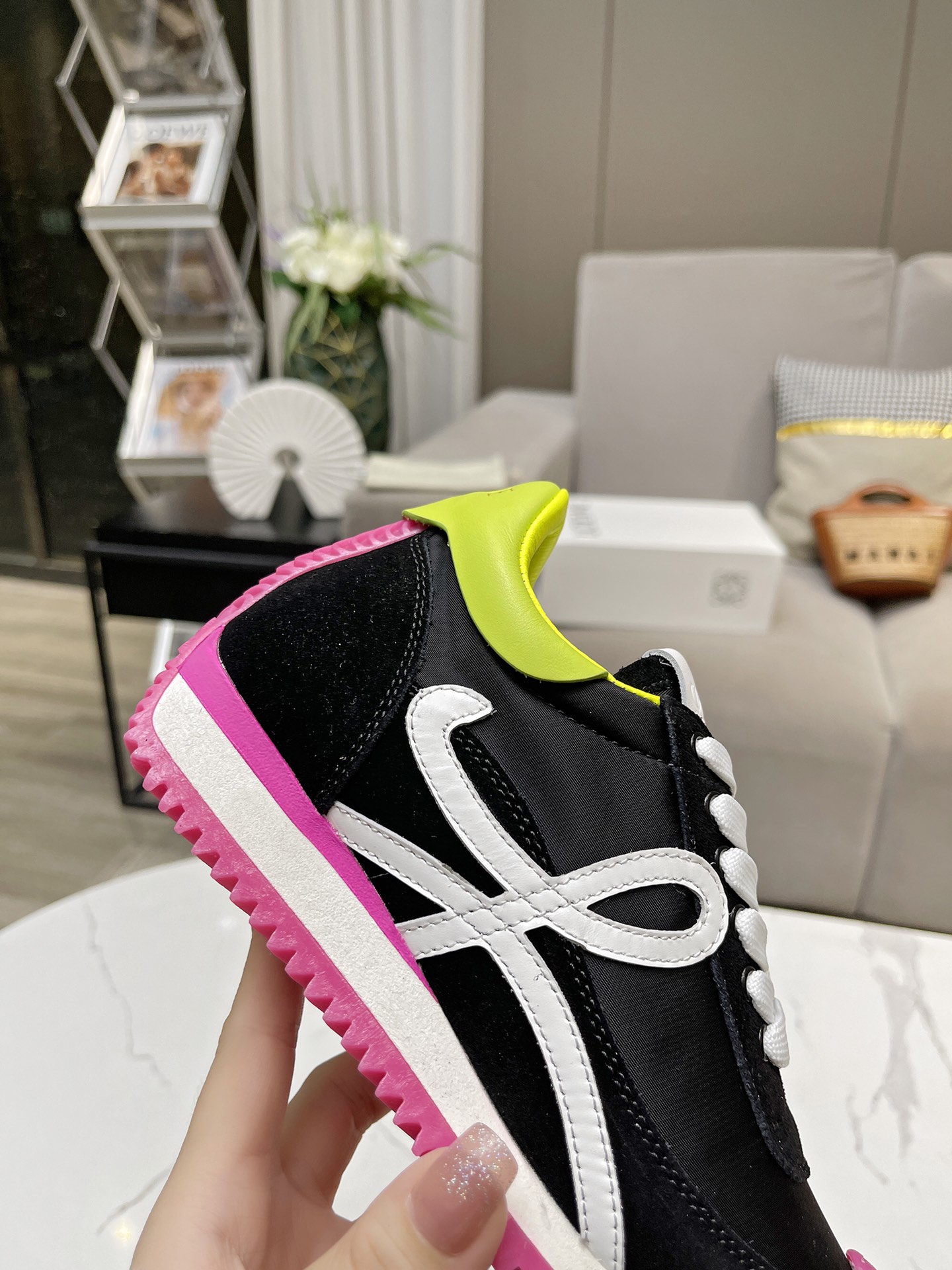 Loewe Hidden Lift Trainer Multi