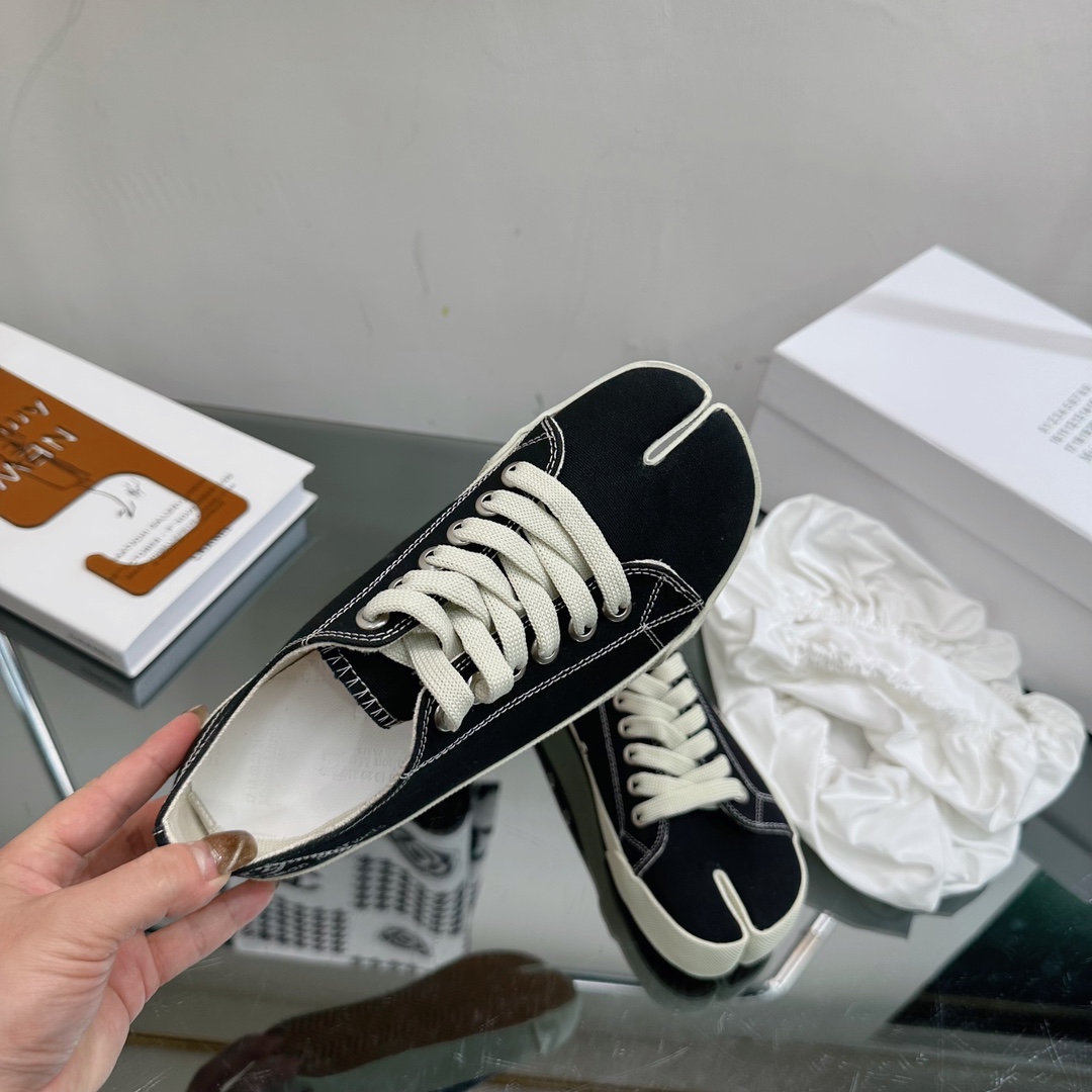 MM6 Maison Margiela Tabi Canvas Sneakers Black