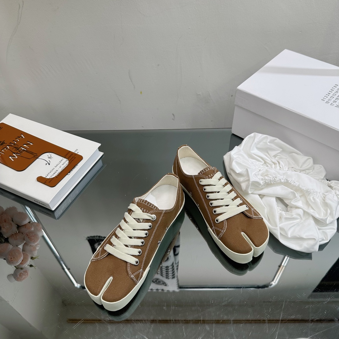 MM6 Tabi Canvas Sneakers Brown