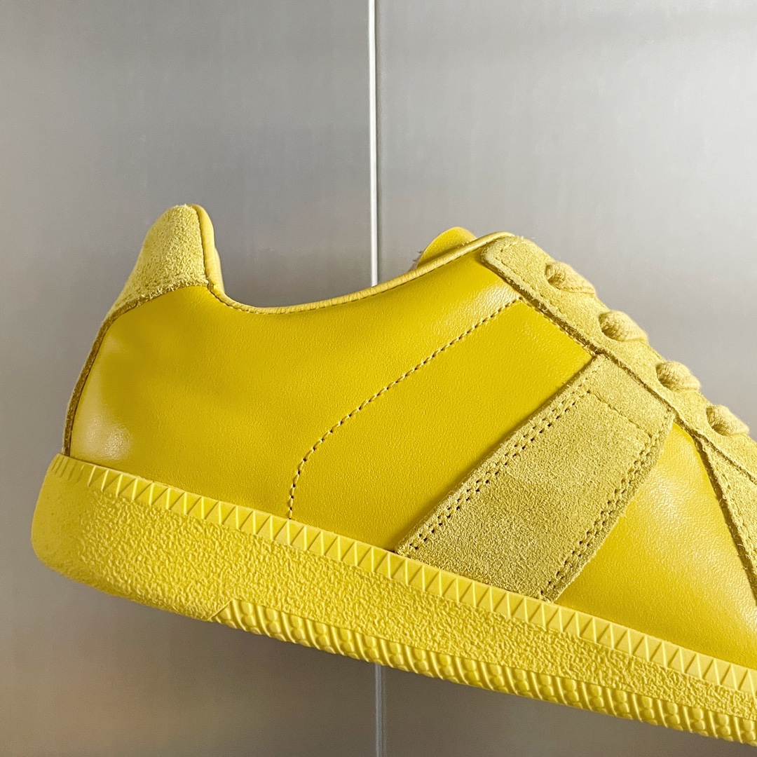 MM6 Maison Margiela T-Toe Trainer Sneakers Yellow