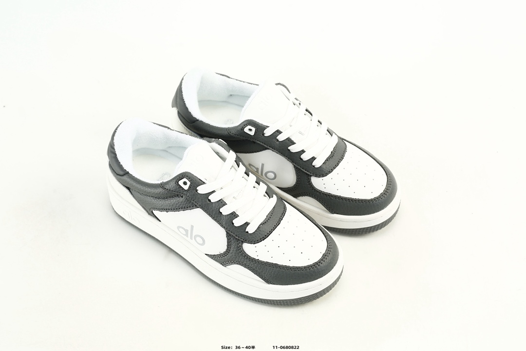 Alo Yoga Alo Runner Low-Top Sneakers Black/White
