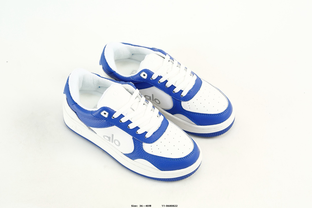 Alo Yoga Alo Runner Low-Top Sneakers Blue/White