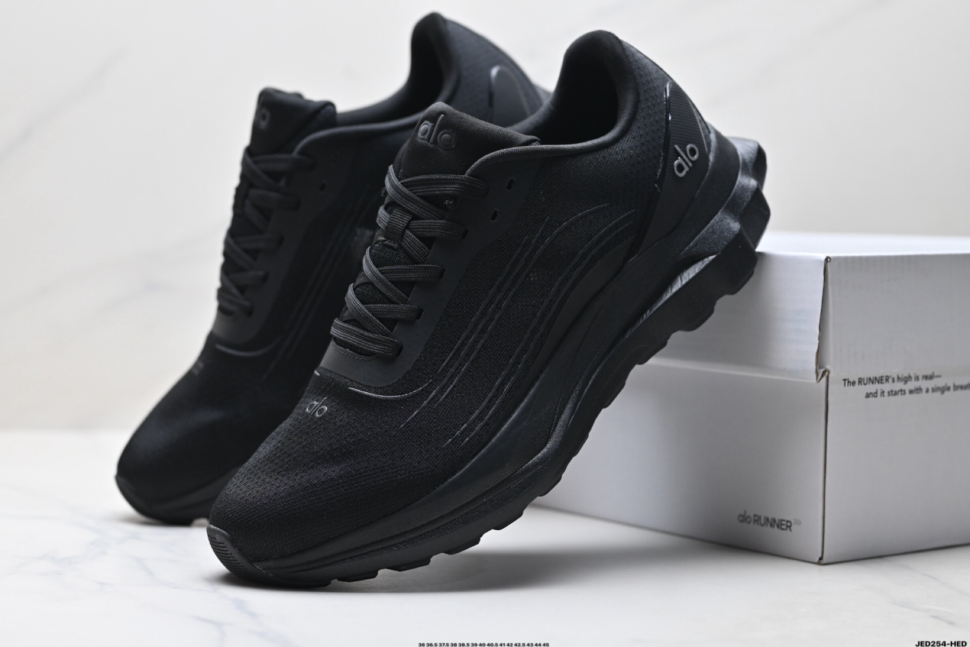 Alo Yoga Runner Low-Top Shoes Black