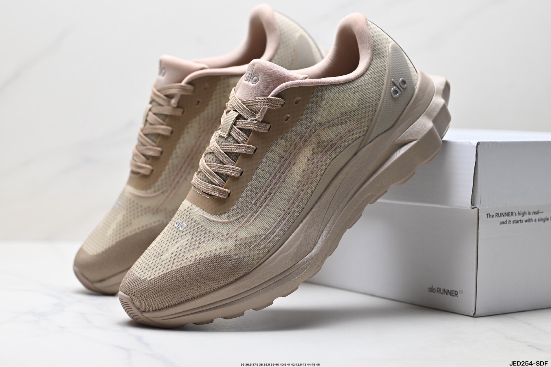 Alo Yoga Alo Runner Sneakers Beige