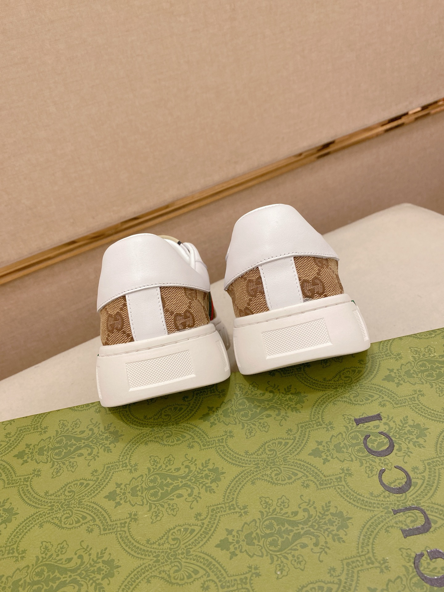 Gucci GG Canvas Bee Low-Top Sneakers White