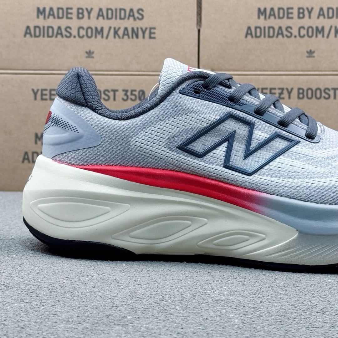 New Balance FuelCell MMORX Runner Gray
