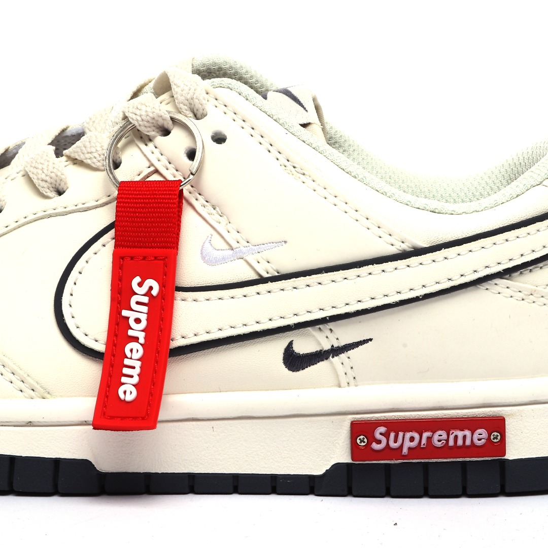 Nike SB Dunk Low x Supreme Beige Grey