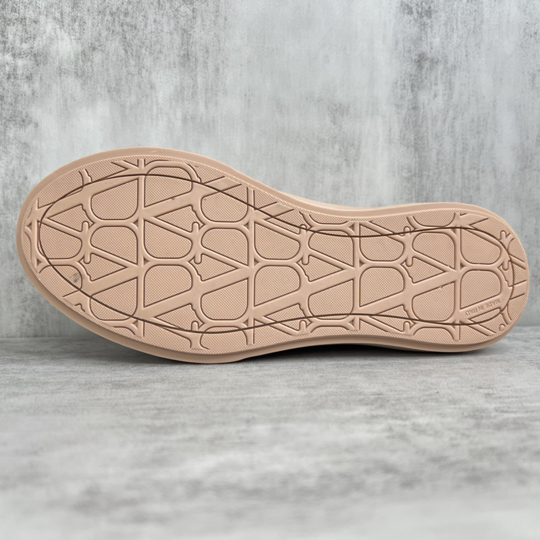 Valentino Garavani TotaloopV Low-Top Sneakers Beige