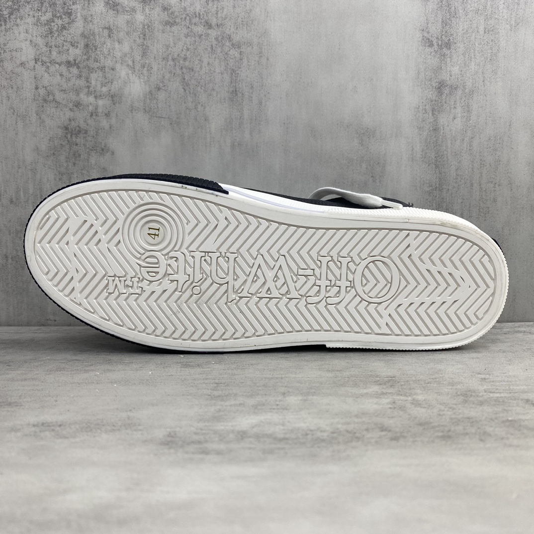 Off-White Low Vulcanized Sneakers Black