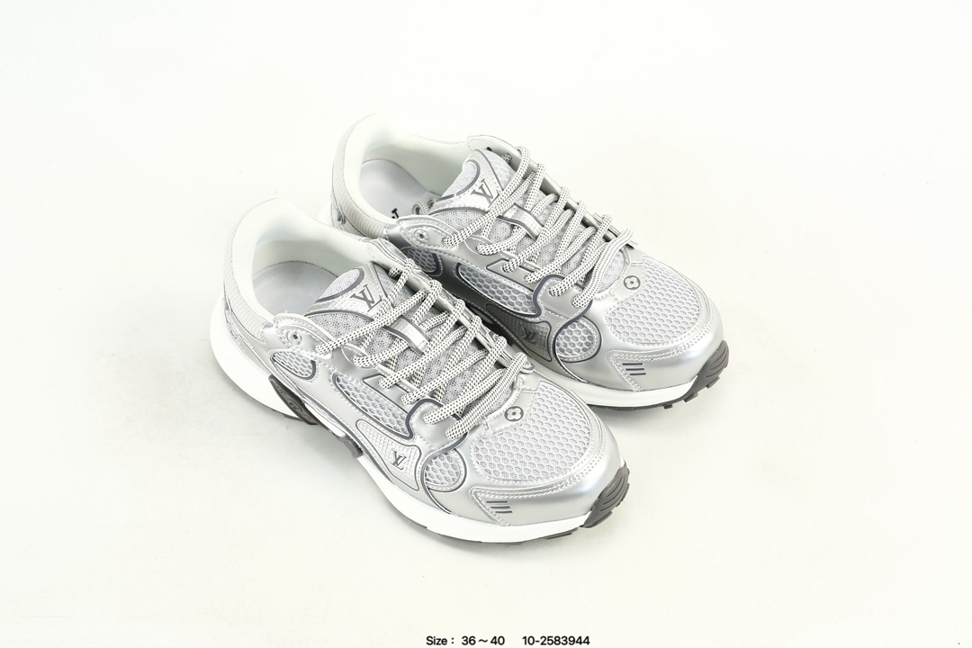 Louis Vuitton Trainer Low Sneaker Silver