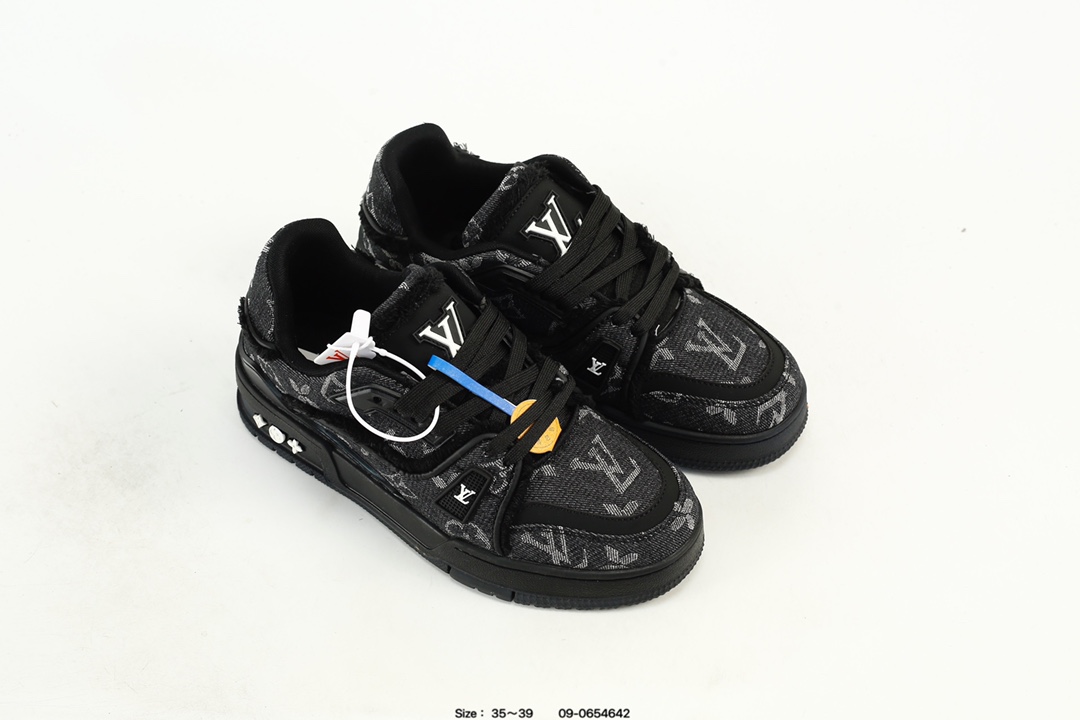 Louis Vuitton Trainer Low Sneakers Black