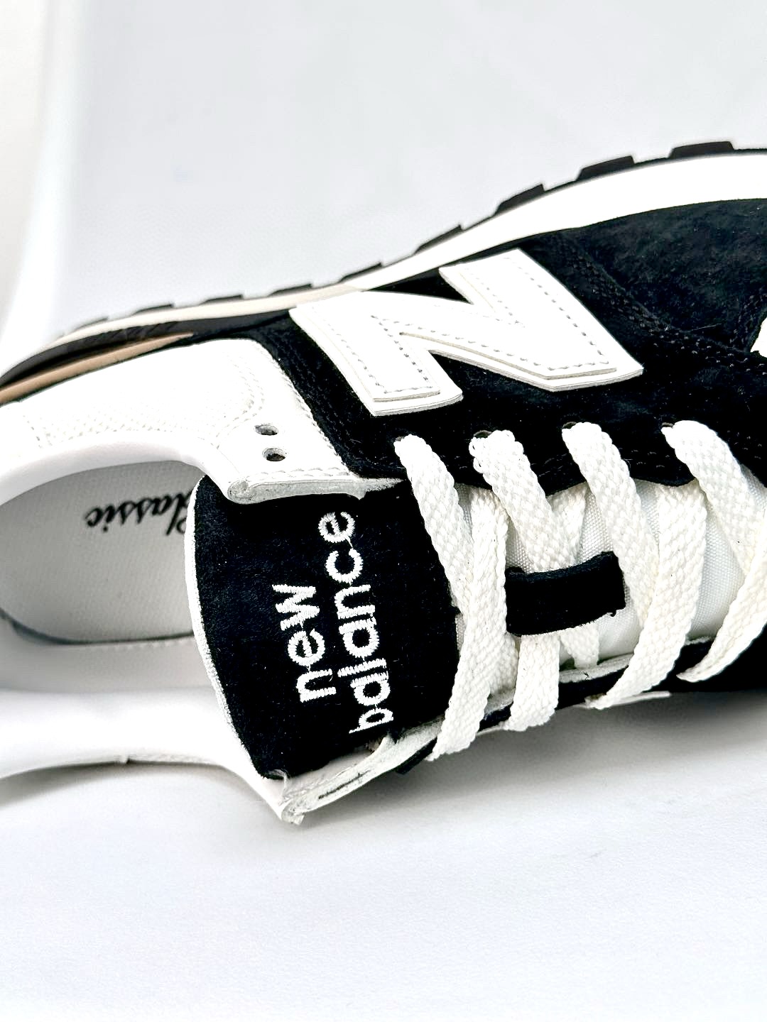 New Balance U574LGRN Retro Runner Black/White