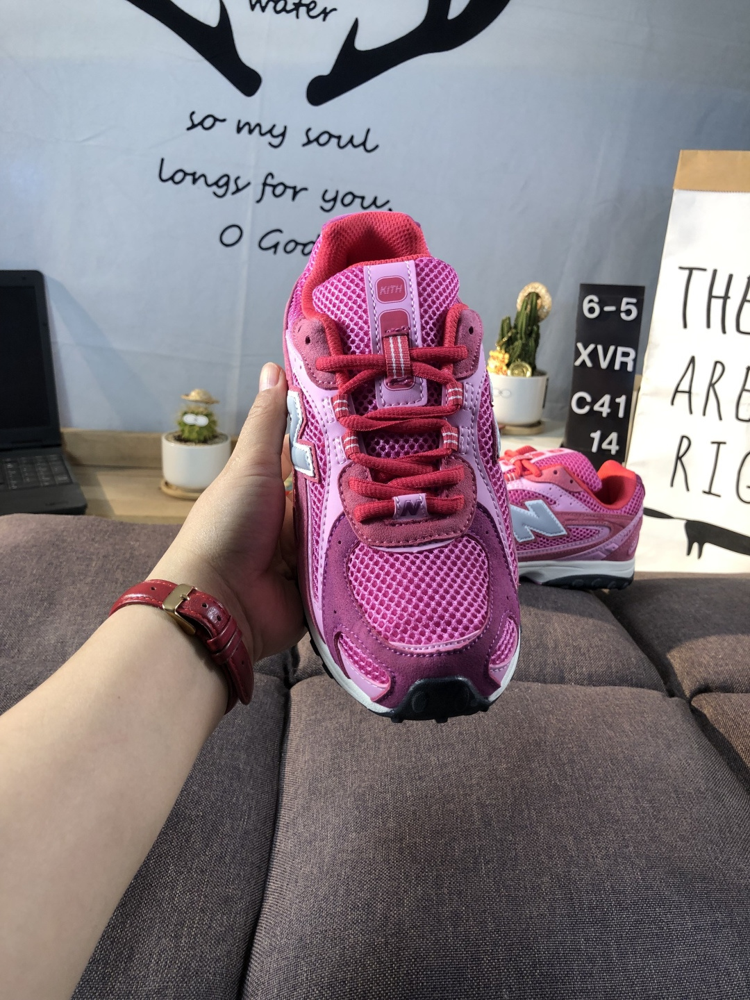 New Balance 204 Retro Runner Pink