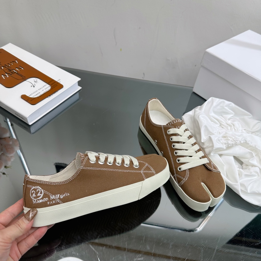 MM6 Tabi Canvas Sneakers Brown