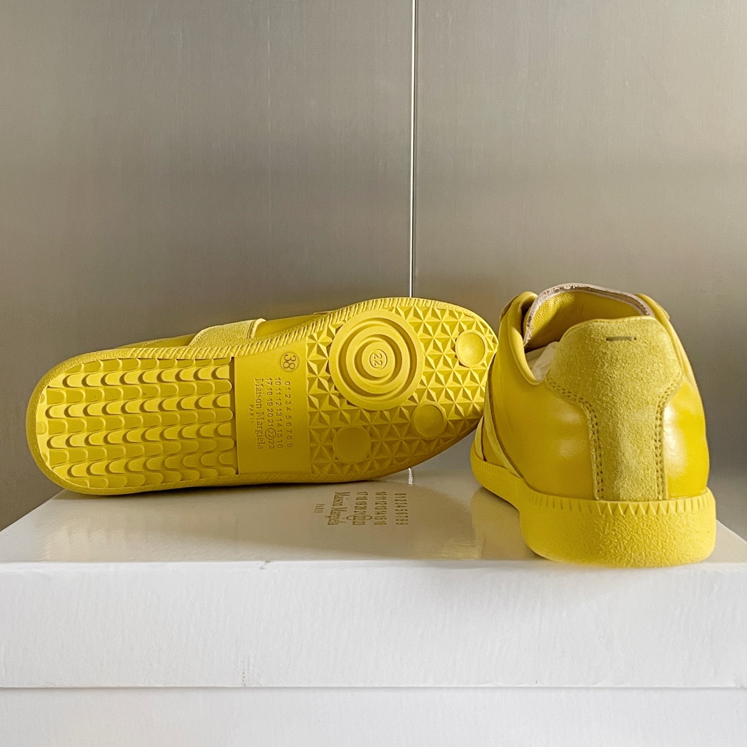 MM6 Maison Margiela T-Toe Trainer Sneakers Yellow