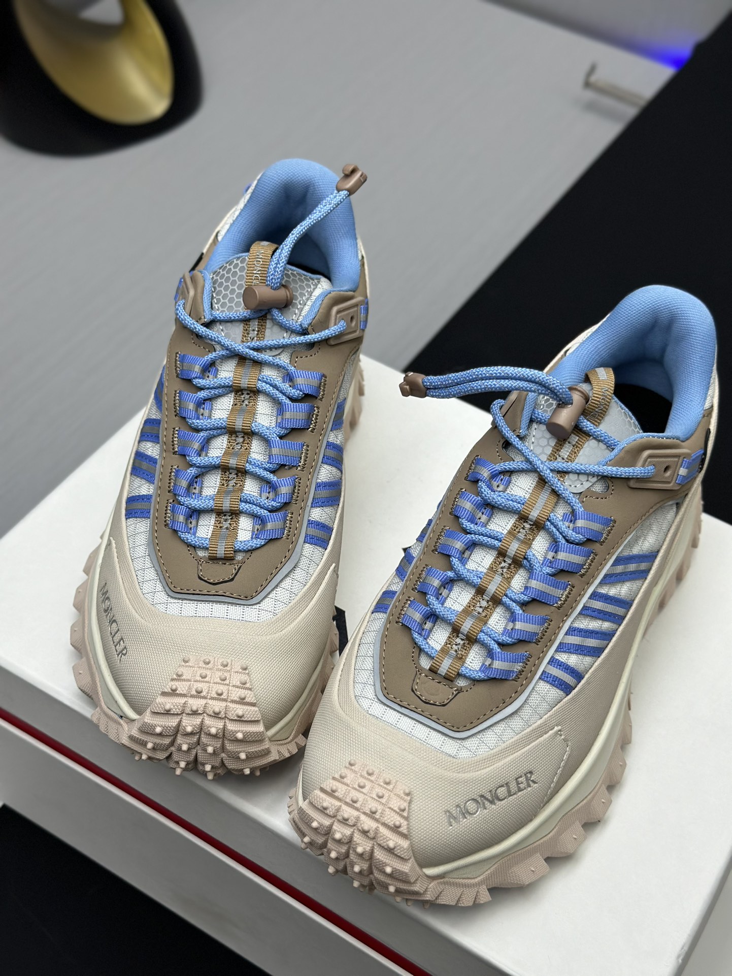 Moncler Trailgrip GTX Sneakers Beige/Blue