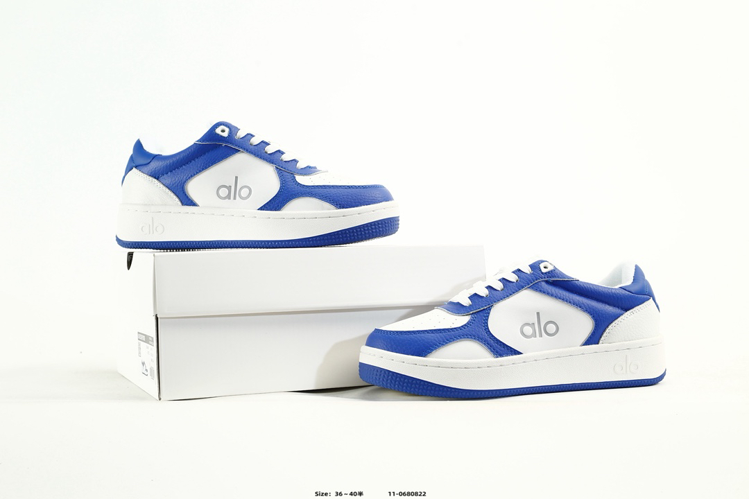 Alo Yoga Alo Runner Low-Top Sneakers Blue/White