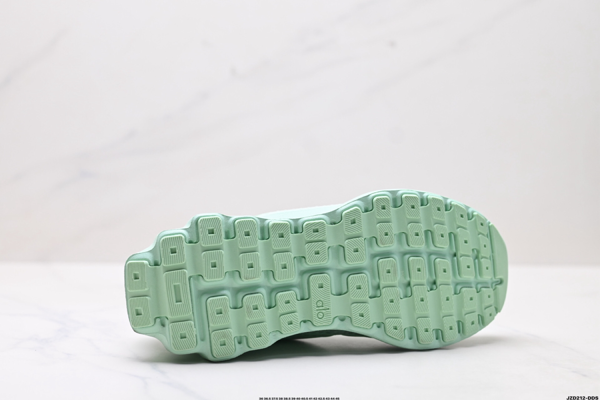 Alo Yoga Alo Runner Sneakers Mint Green