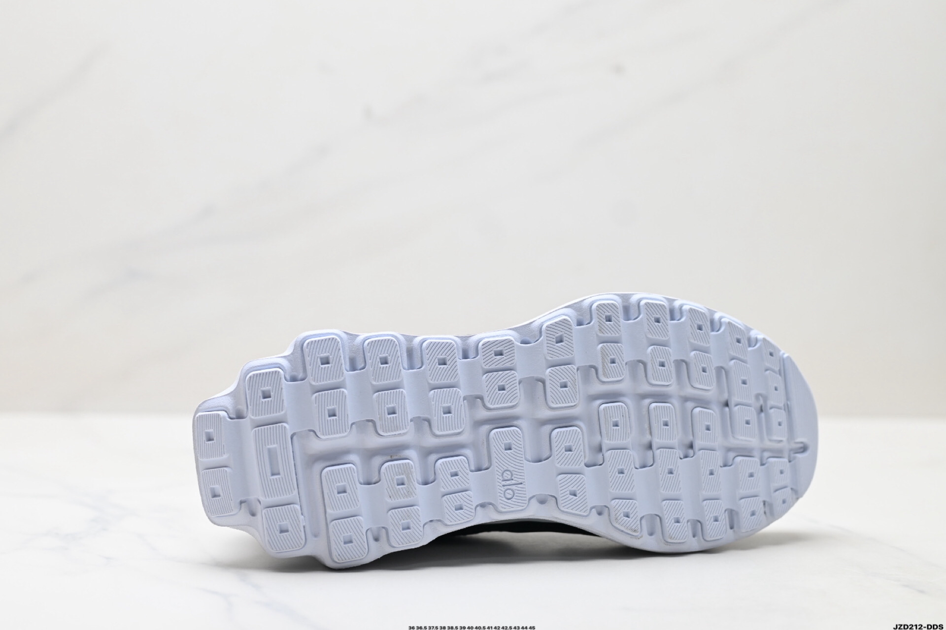 Alo Yoga Alo Runner Breathable Running Shoes Black/White