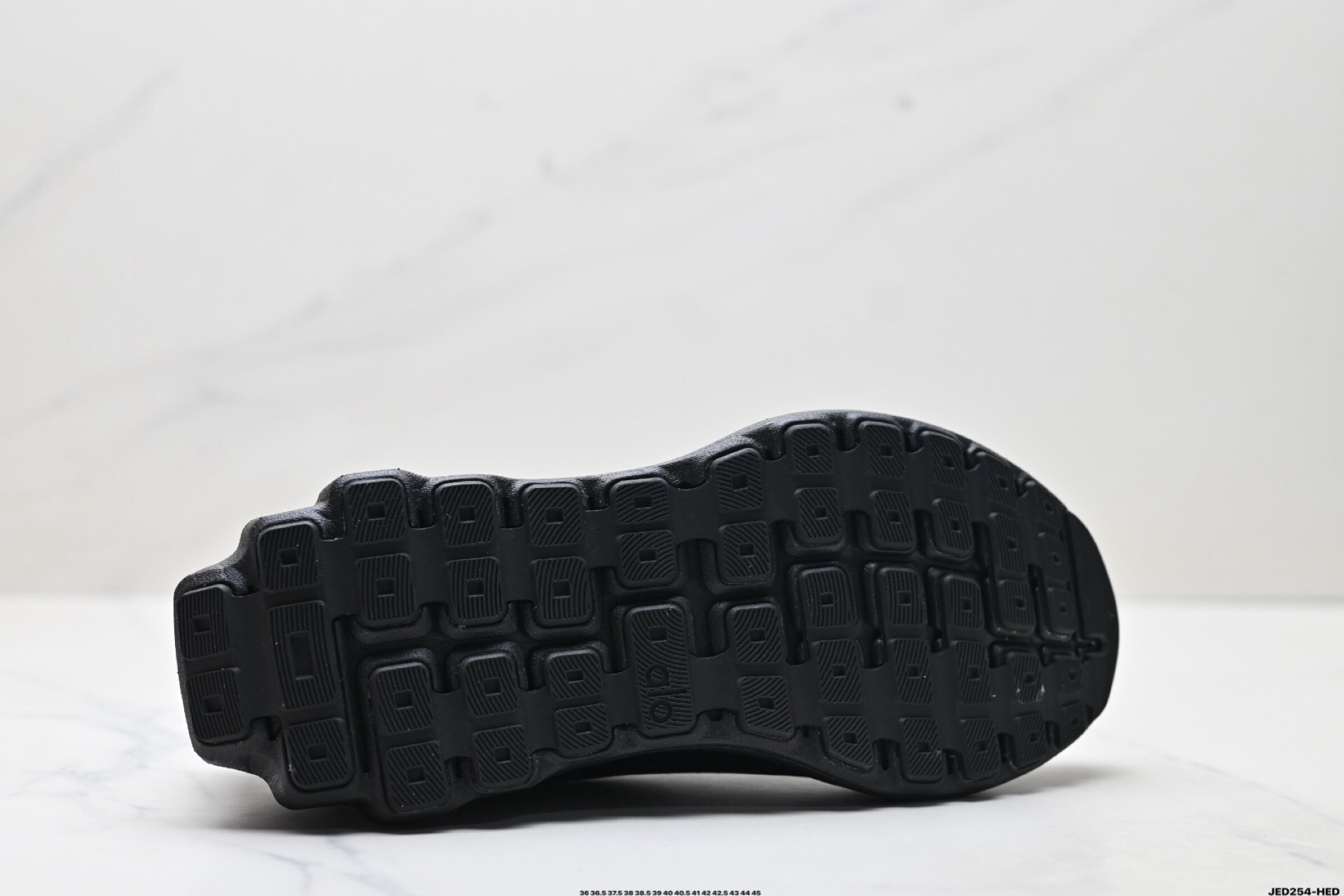 Alo Yoga Runner Low-Top Shoes Black
