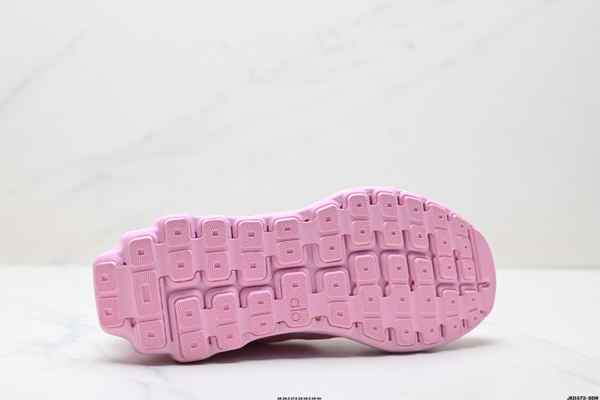 Alo Yoga Alo Runner Breathable Cushioned Sneakers Pink
