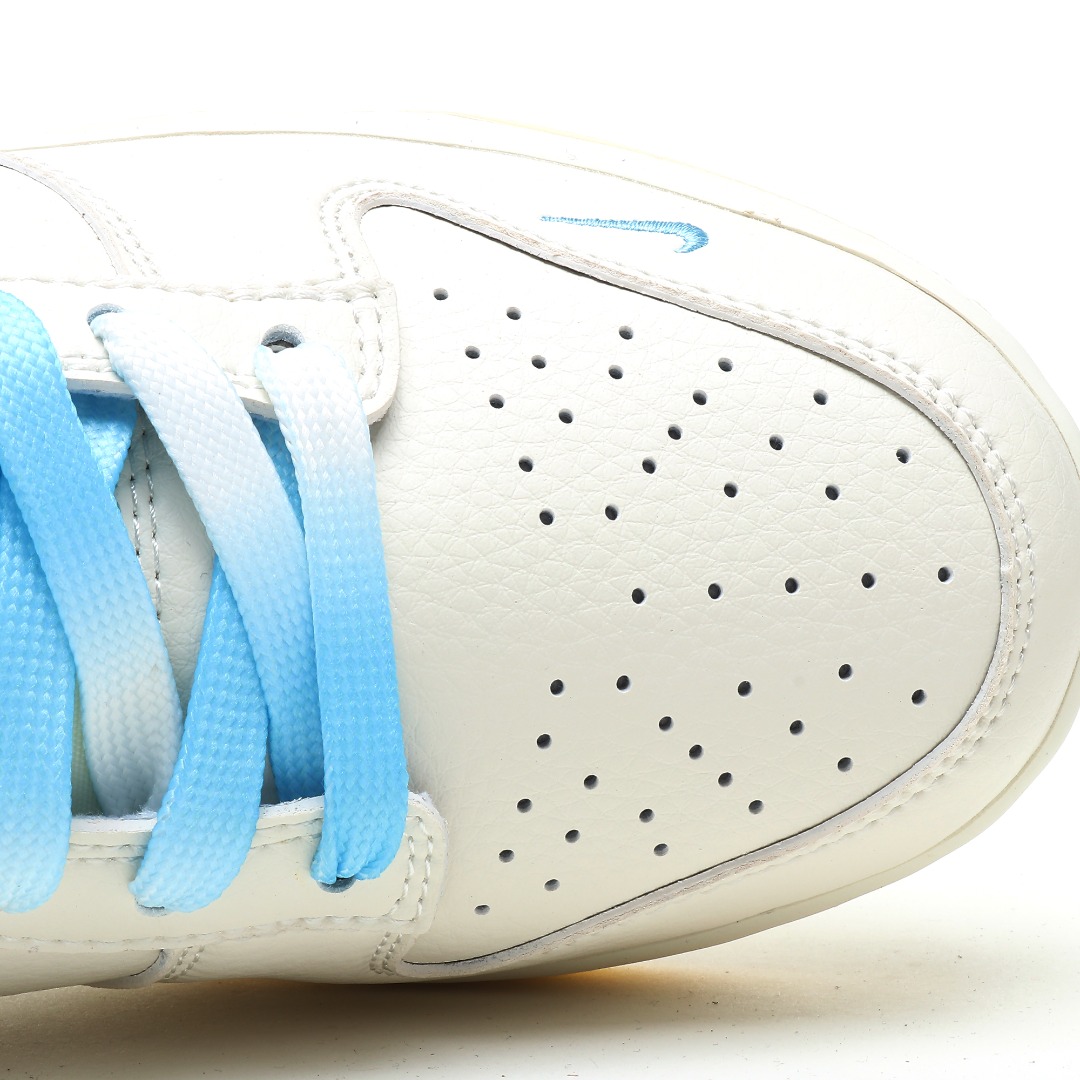Nike SB Dunk Low Supreme Collab White Blue Sneakers, White/Blue