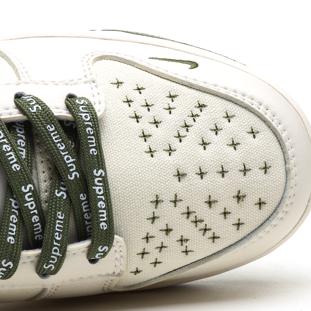 Nike SB Dunk Low Supreme Olive