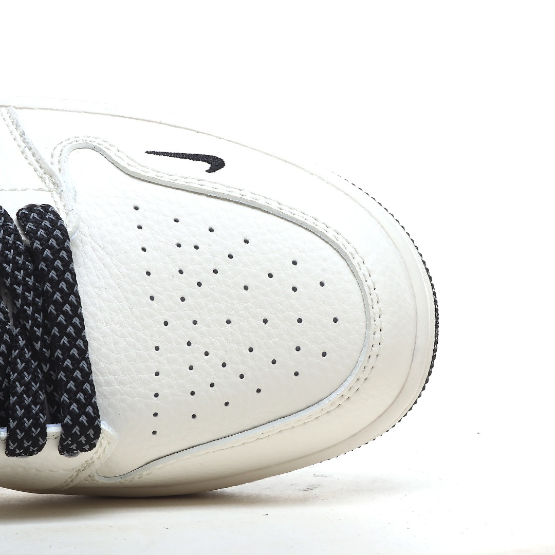 Jordan 1 Low Supreme Collab Sneakers White/Black