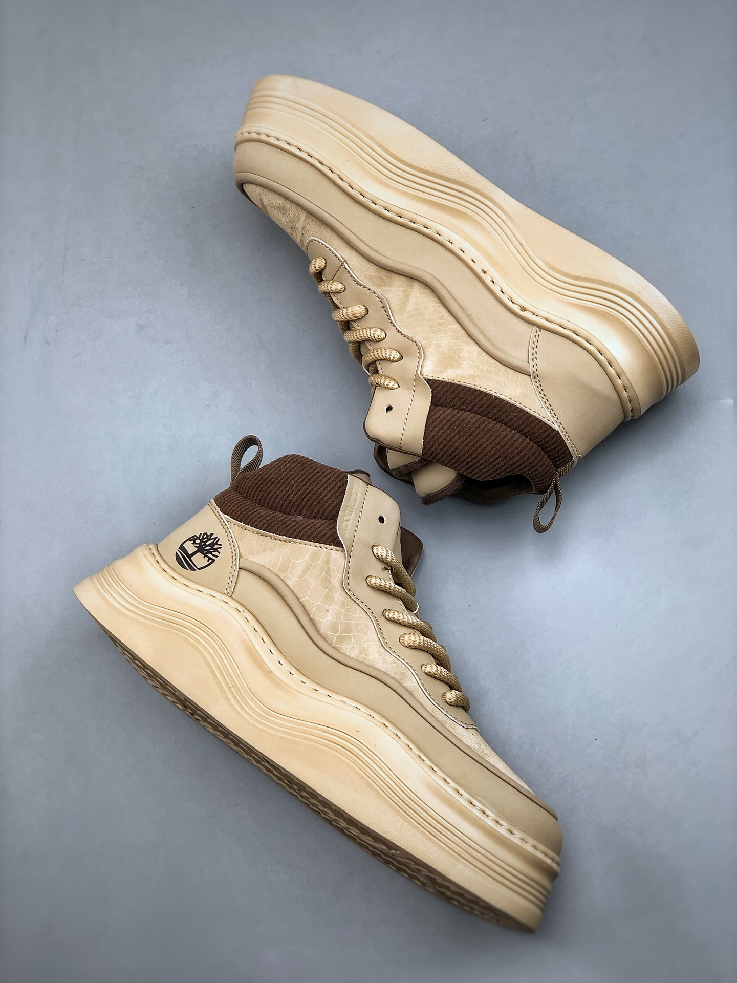 Timberland x Undefeated Fleece-Lined Boots Khaki