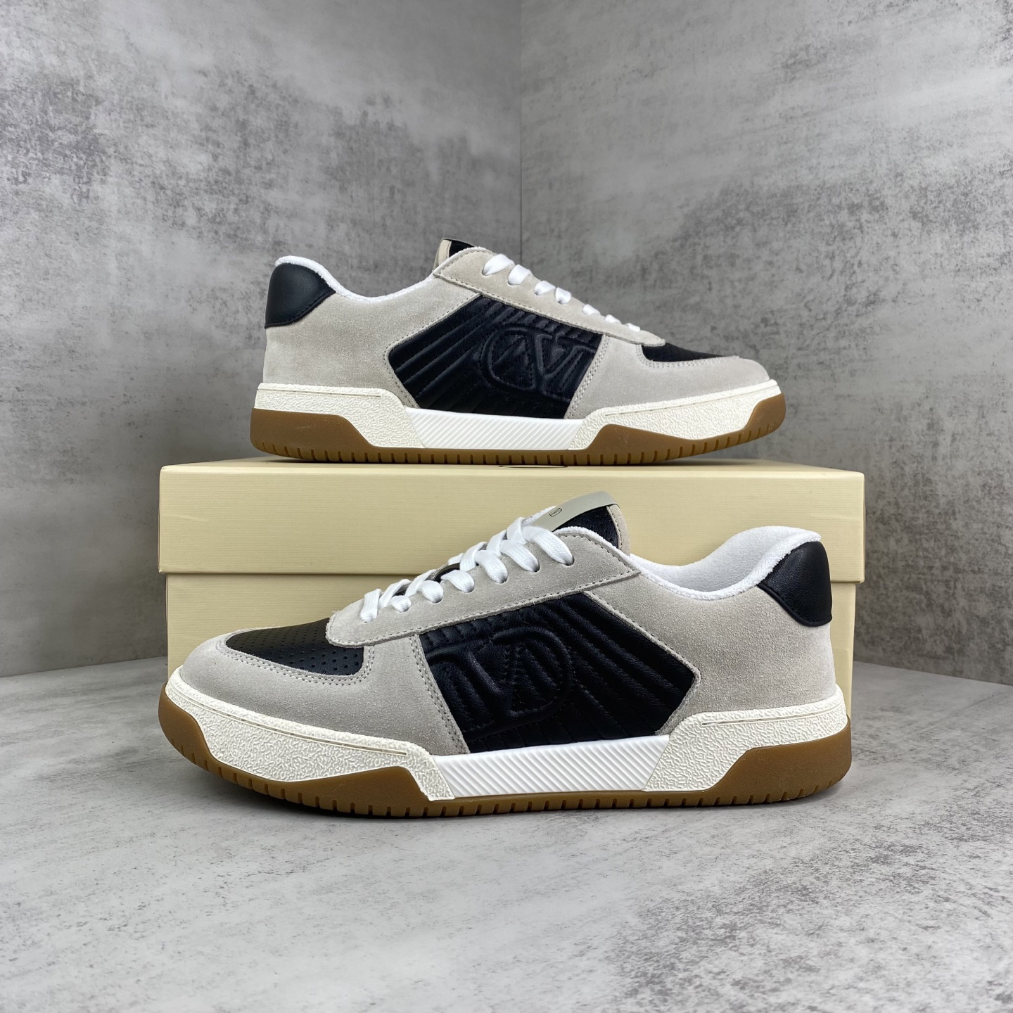 Valentino Joie de Jouer Platform Sneakers Beige/Black