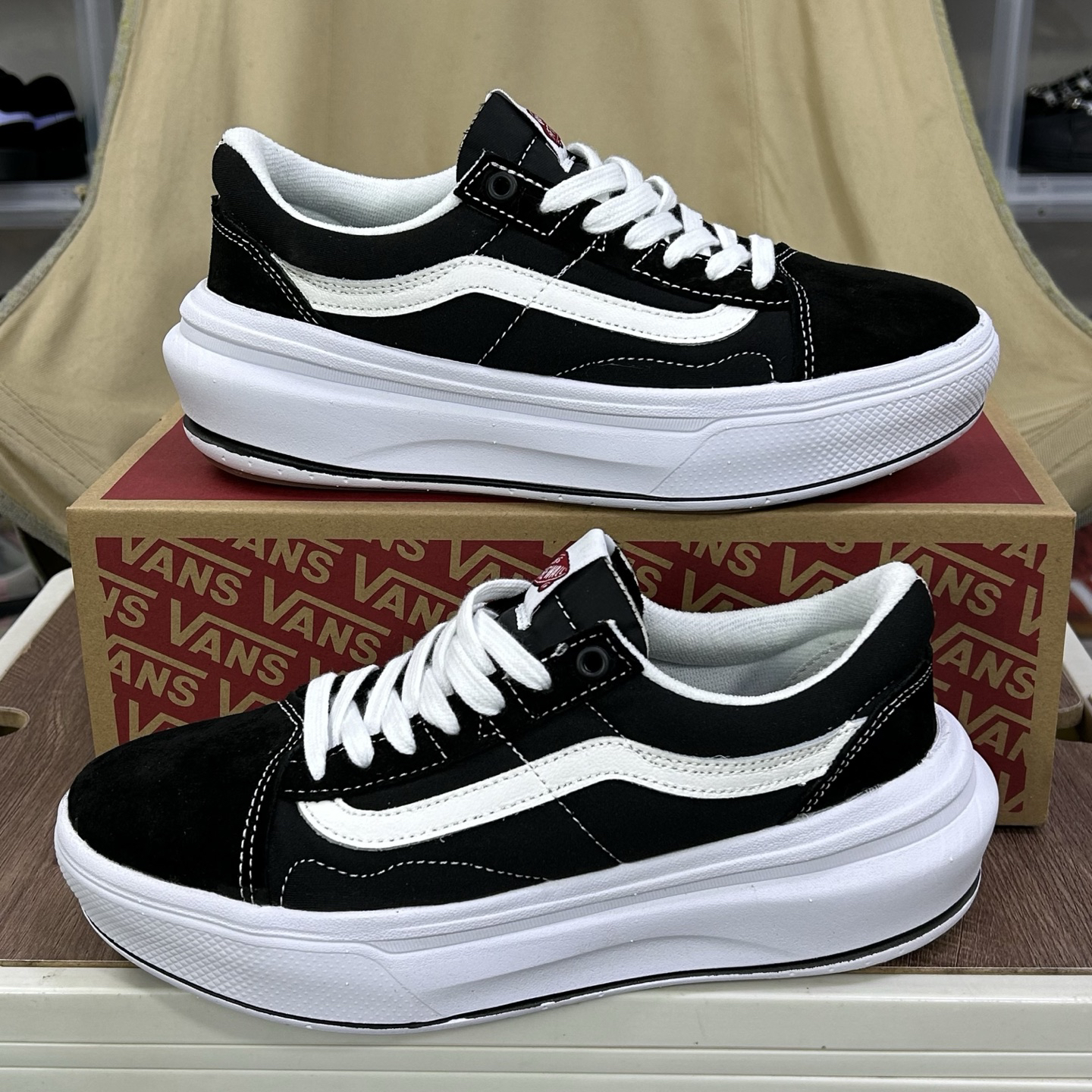 Vans Old Skool Overt ComfyCush Low-Top Skate Shoes Black/White