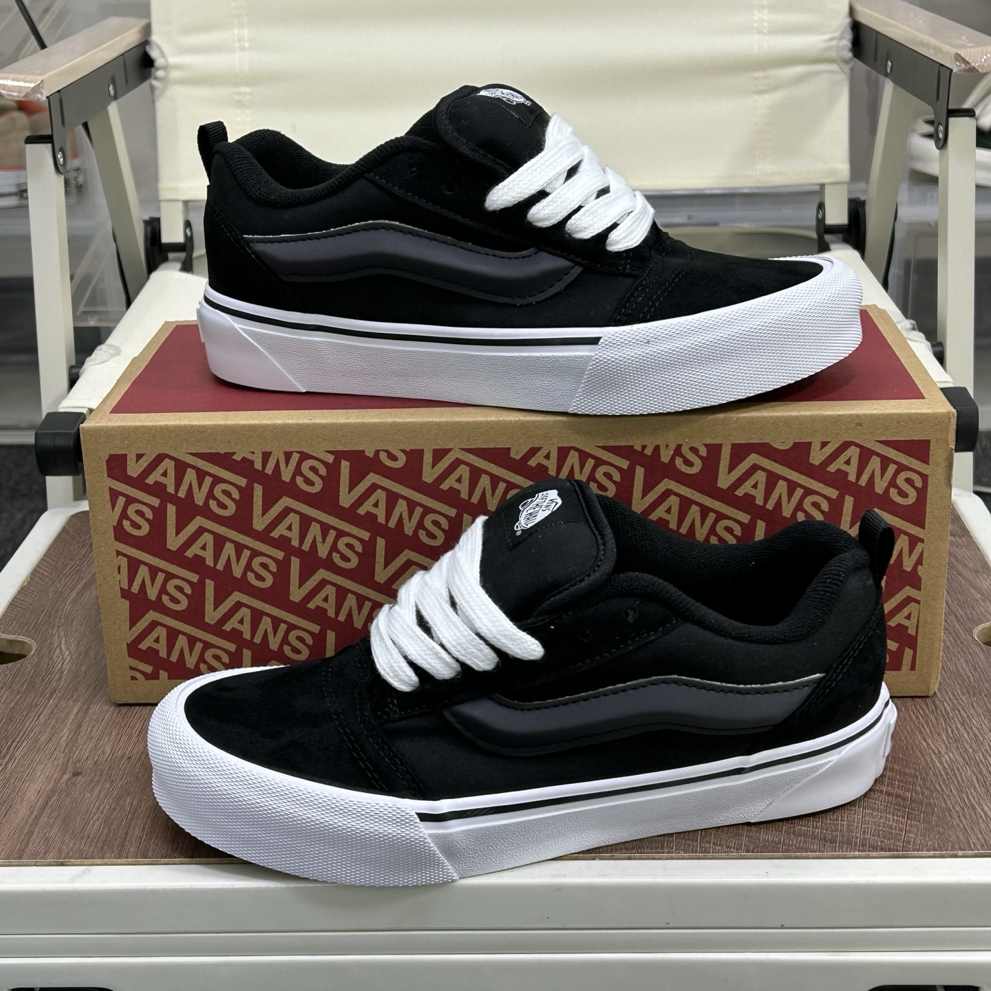 Vans Knu Skool Low-Top Skate Shoes Black/White