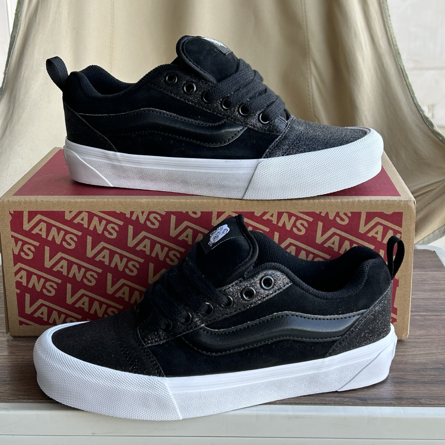 Vans Knu Skool Low-Top Skate Shoes Black/White