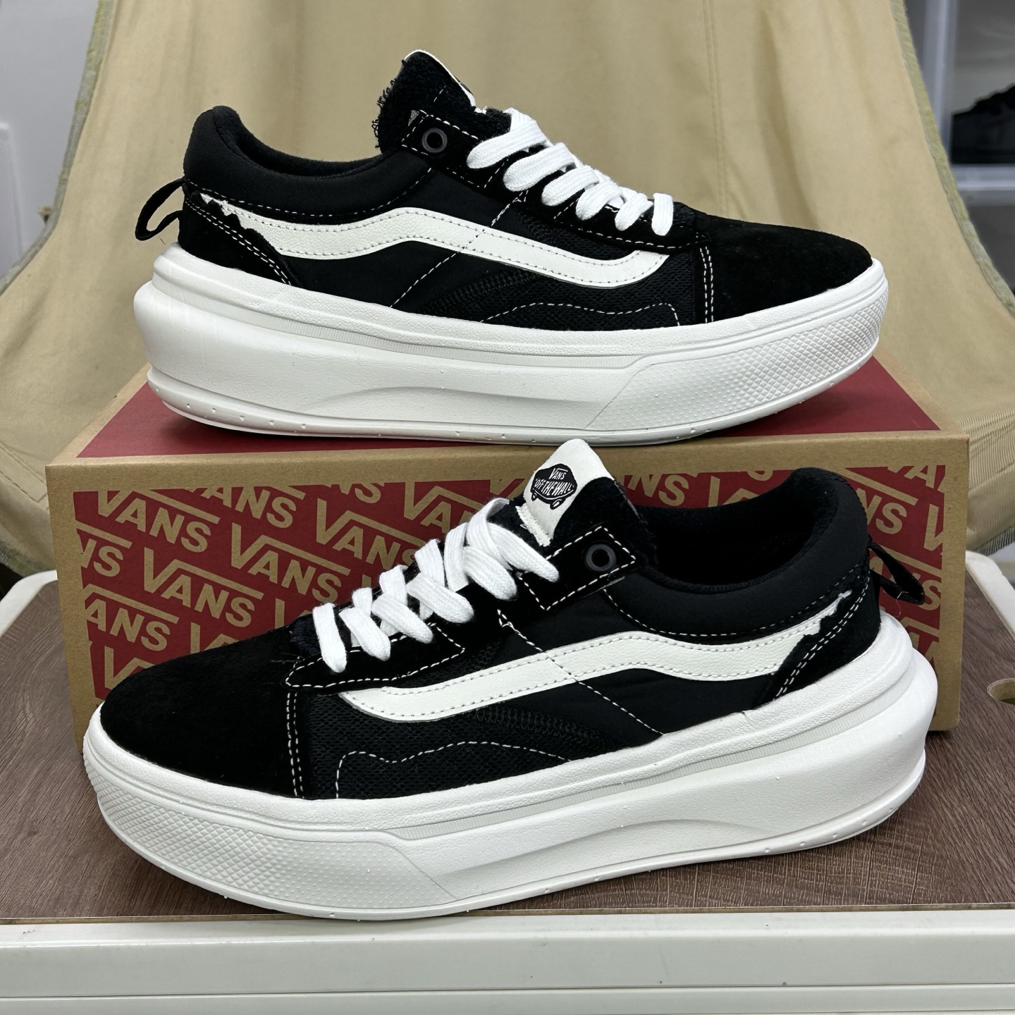 Vans Old Skool Overt ComfyCush Sneakers Black/White