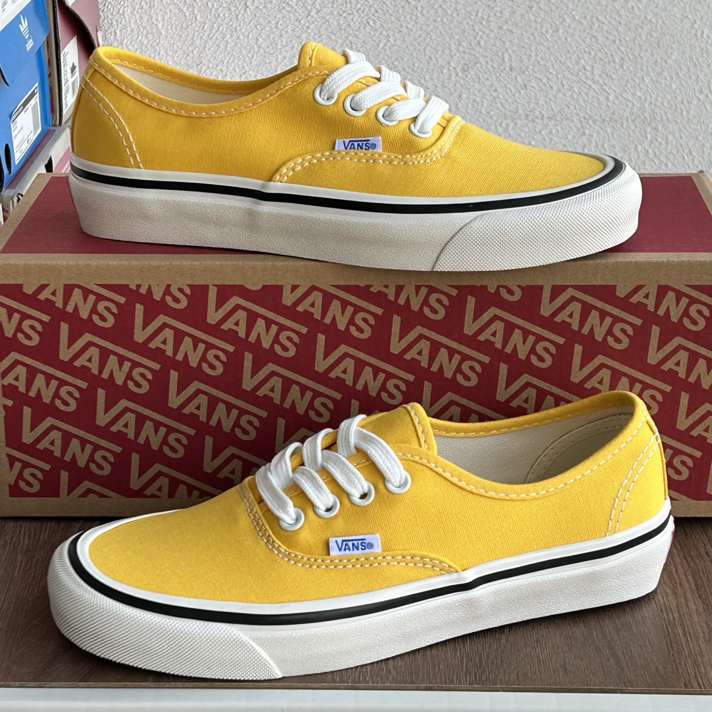 Vans Authentic 44 DX Low-Top Sneakers Yellow