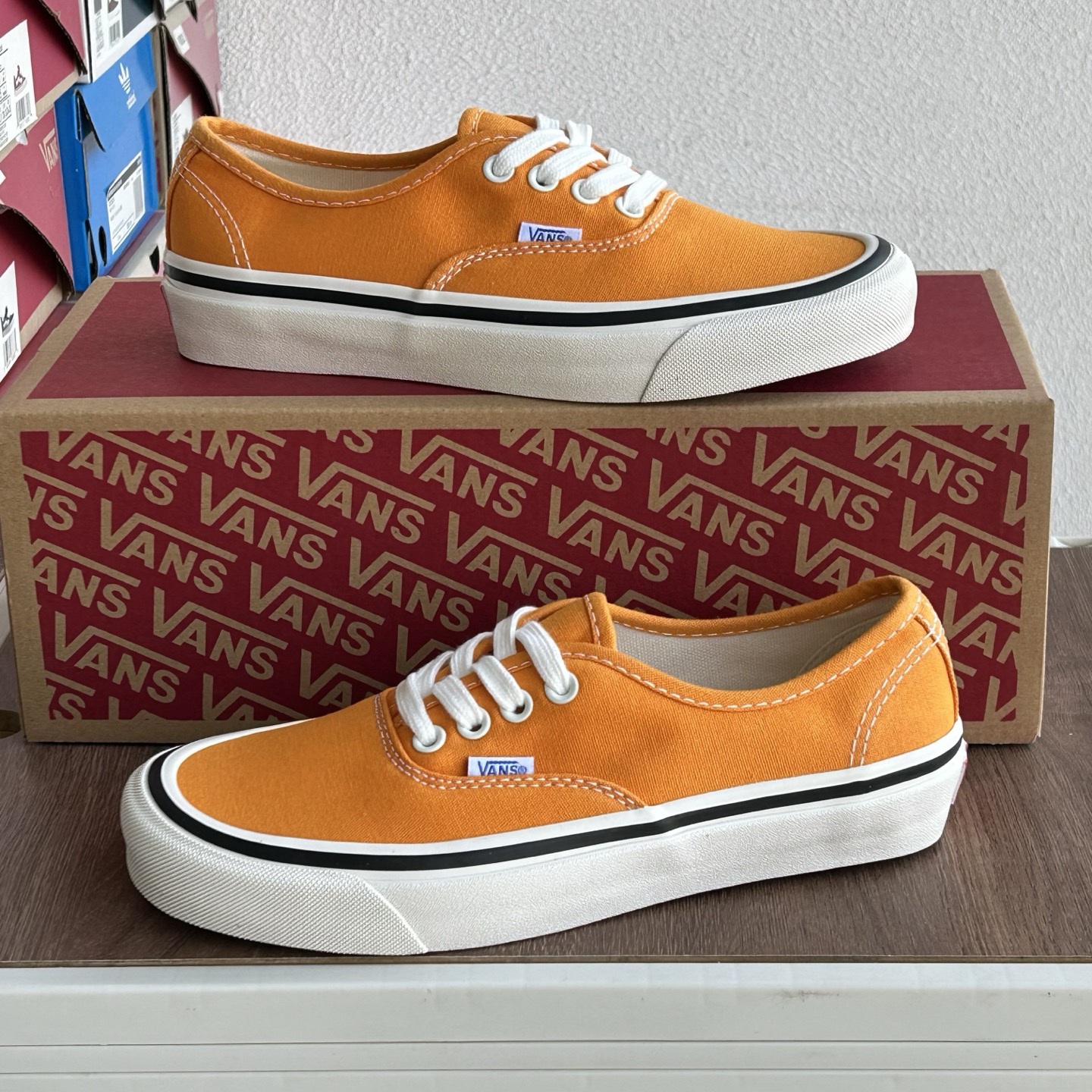 Vans Authentic 44 DX Low-Top Skate Shoes Orange