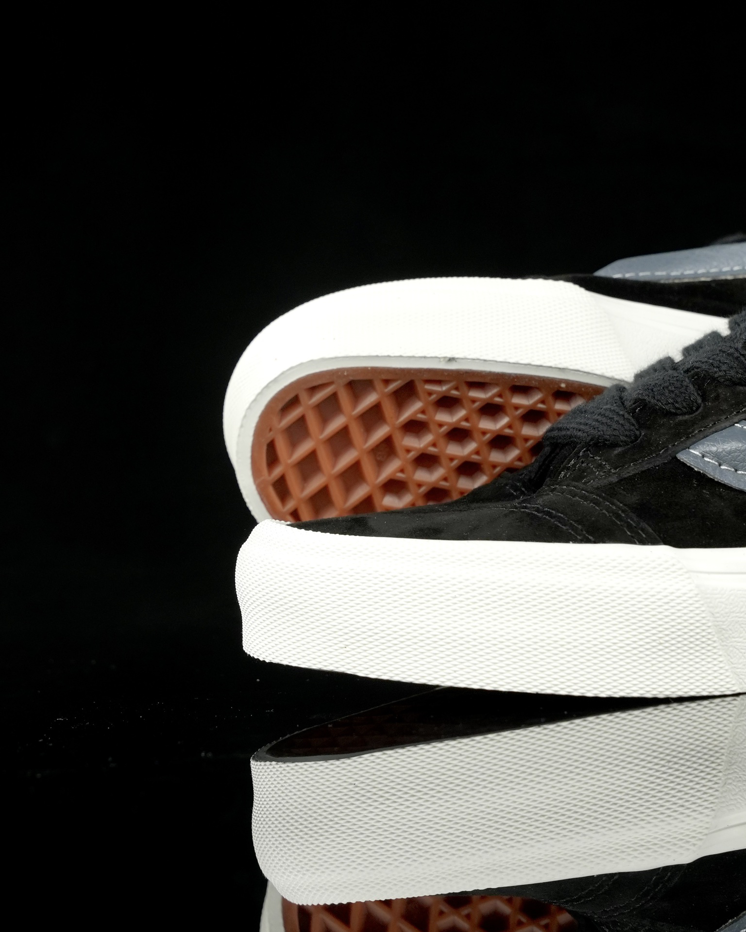 Vans Knu Skool Low Suede Sneakers Black