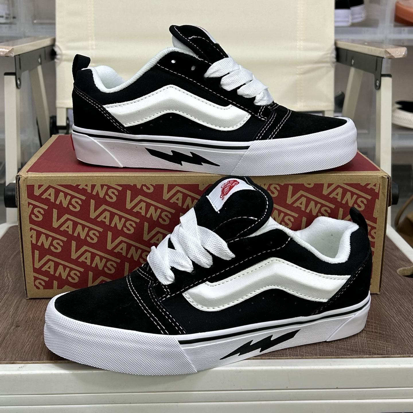 Vans Knu Skool Low Skate Sneakers Black/White