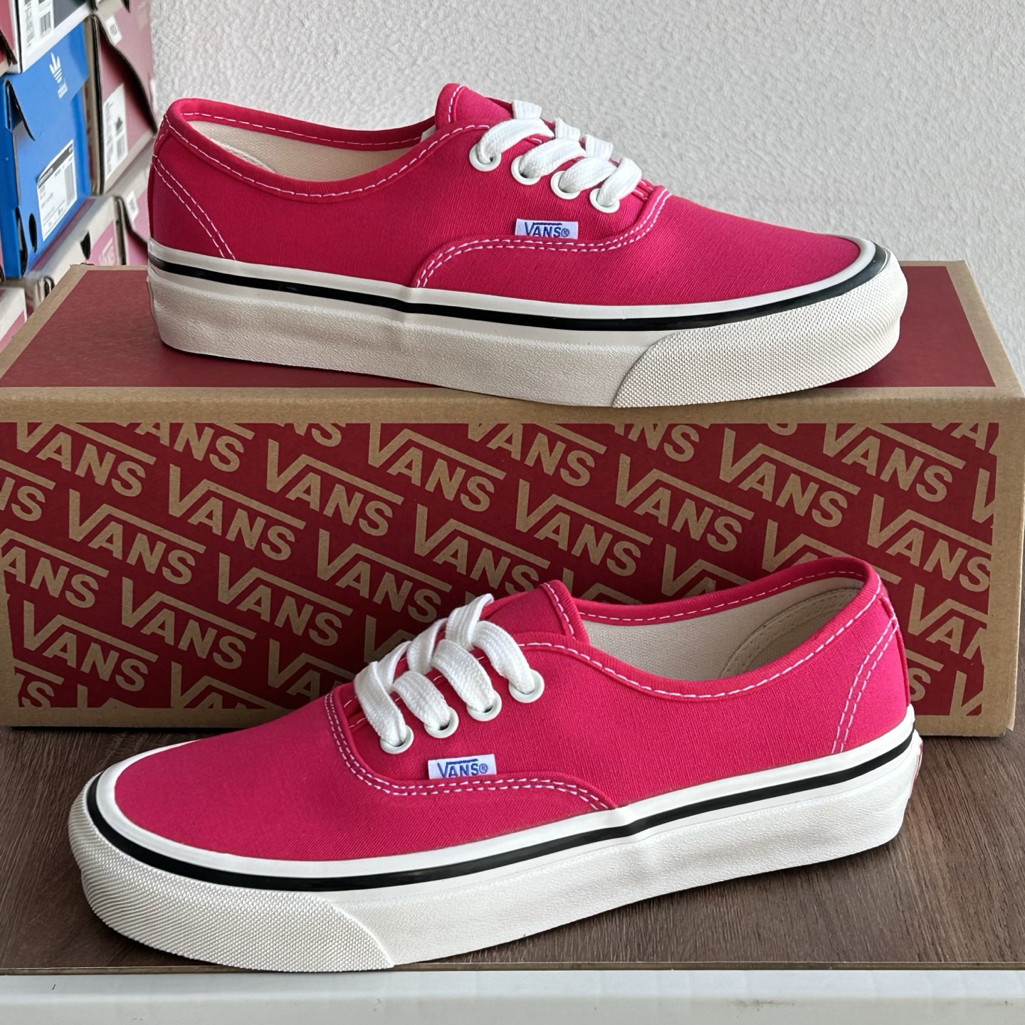 Vans Authentic 44 DX Low-Top Skate Shoes Pink