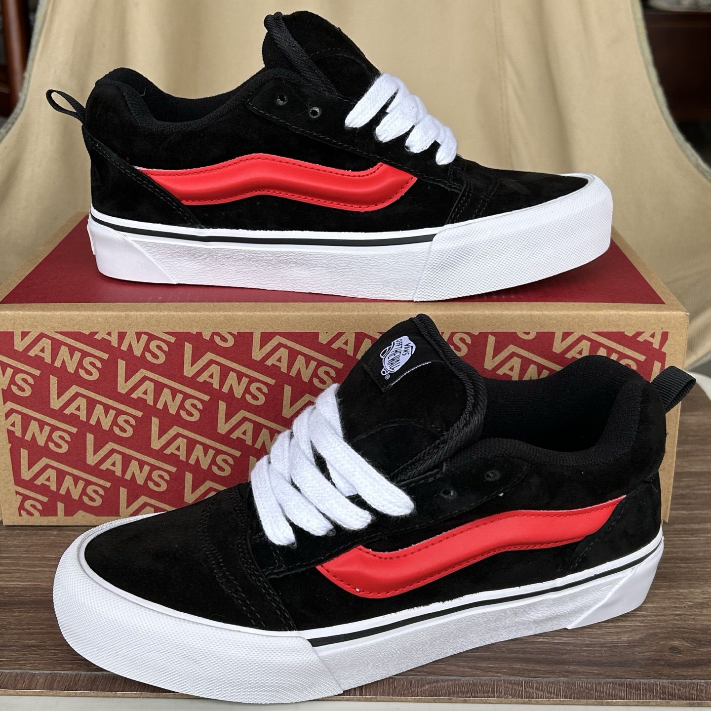 Vans Knu Skool Low Skate Shoes Black/Red